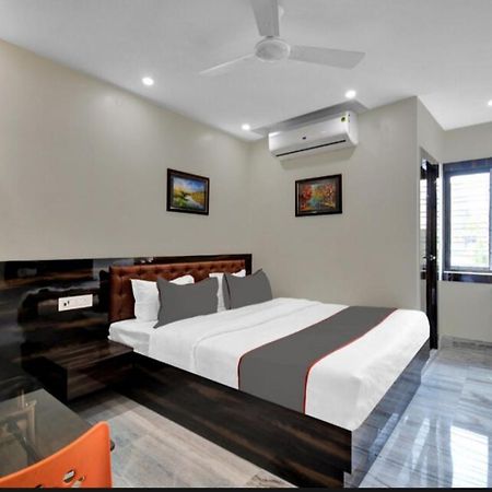 Om Guest House And Banquet Calcutta Extérieur photo