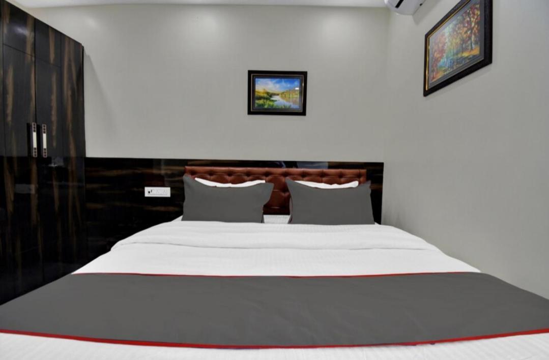 Om Guest House And Banquet Calcutta Extérieur photo